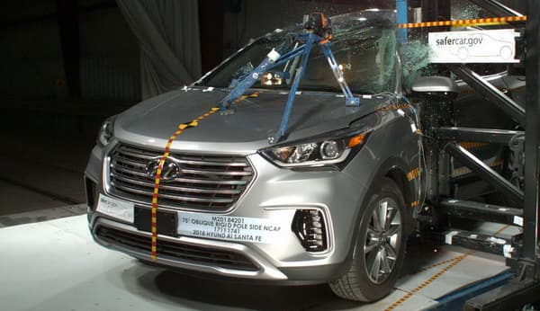 NHTSA Side pole test of the 2019 Hyundai Santa Fe Xl