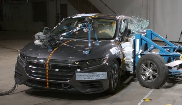 NHTSA Side impact test of the 2019 Honda Insight