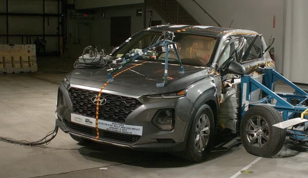 NHTSA Side impact test of the 2019 Hyundai Santa Fe