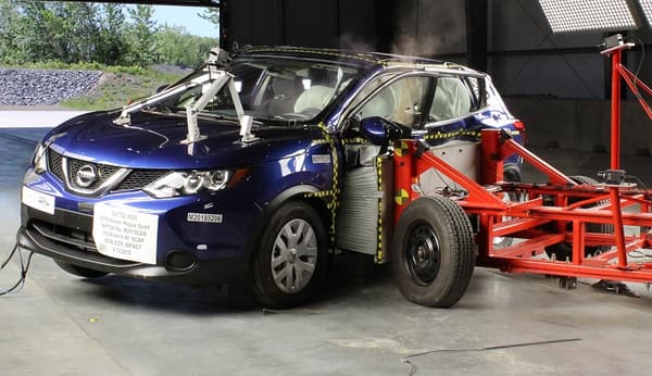 NHTSA Side impact test of the 2019 Nissan Rogue Sport