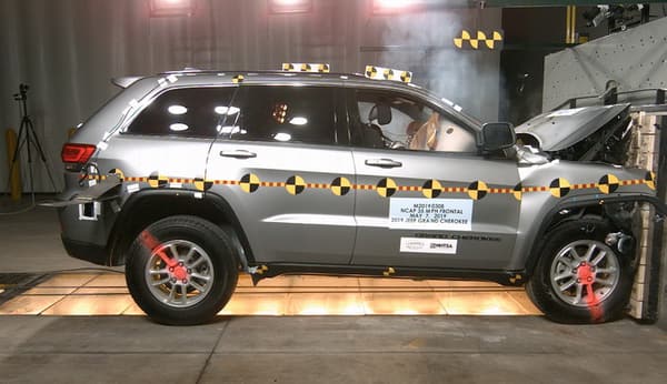 NHTSA Frontal impact test of the 2019 Jeep Grand Cherokee