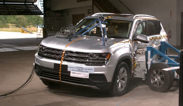NHTSA Side impact test of the 2019 Volkswagen Atlas