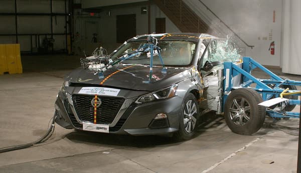NHTSA Side impact test of the 2019 Nissan Altima