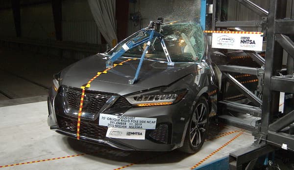 NHTSA Side pole test of the 2020 Nissan Maxima