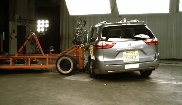 NHTSA Side pole test of the 2020 Toyota Sienna