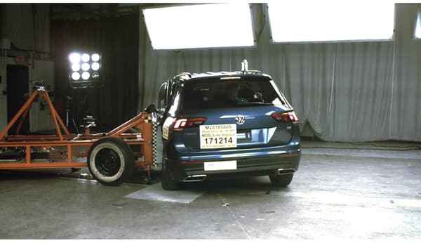 NHTSA Side impact test of the 2020 Volkswagen Tiguan