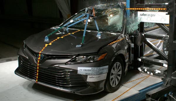 NHTSA Side pole test of the 2020 Toyota Camry
