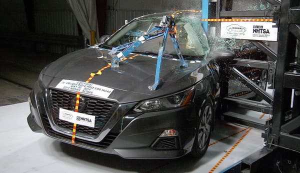 NHTSA Side pole test of the 2021 Nissan Altima
