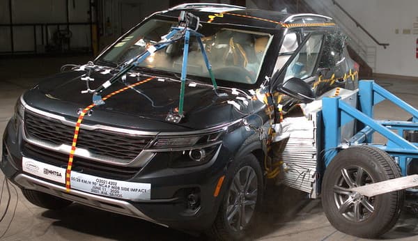 NHTSA Side impact test of the 2022 Kia Seltos