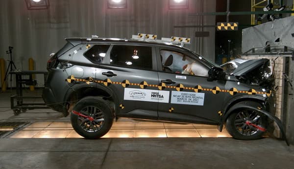 NHTSA Frontal impact test of the 2021 Nissan Rogue