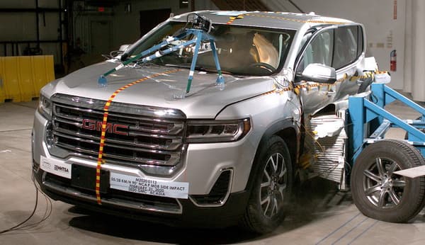 NHTSA Side impact test of the 2022 GMC Acadia