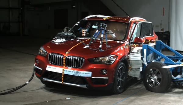 NHTSA Side impact test of the 2022 BMW X1