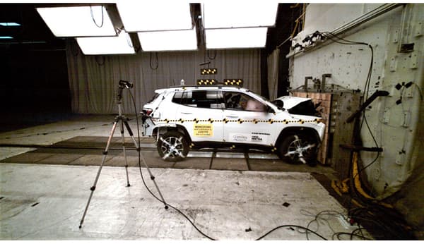 NHTSA Frontal impact test of the 2022 Jeep Compass