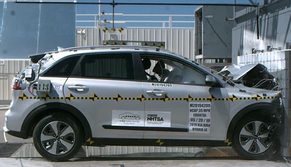NHTSA Frontal impact test of the 2022 Kia Niro