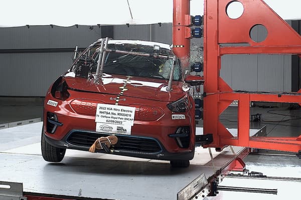 NHTSA Side pole test of the 2022 Kia Niro Electric