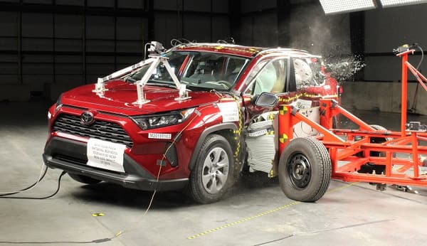 NHTSA Side impact test of the 2022 Toyota RAV4