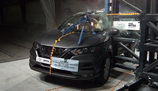 NHTSA Side pole test of the 2022 Nissan Rogue Sport