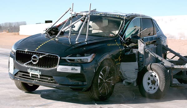 NHTSA Side impact test of the 2022 Volvo Xc60 B6 Awd