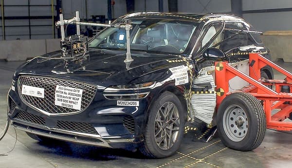 NHTSA Side impact test of the 2023 Genesis Gv70
