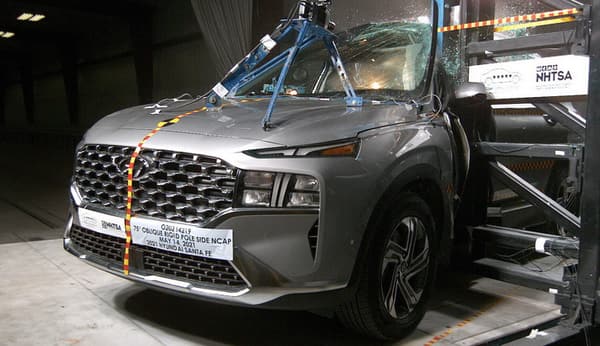 NHTSA Side pole test of the 2023 Hyundai Santa Fe