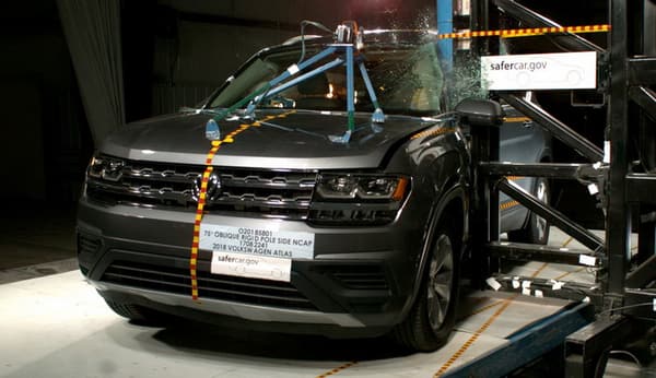 NHTSA Side pole test of the 2024 Volkswagen Atlas