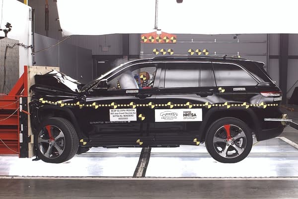 NHTSA Frontal impact test of the 2024 Jeep Grand Cherokee 4xe