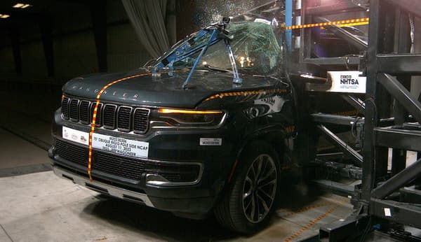 NHTSA Side pole test of the 2024 Jeep Wagoneer
