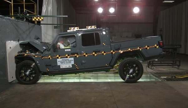 NHTSA Frontal impact test of the 2025 Jeep Gladiator