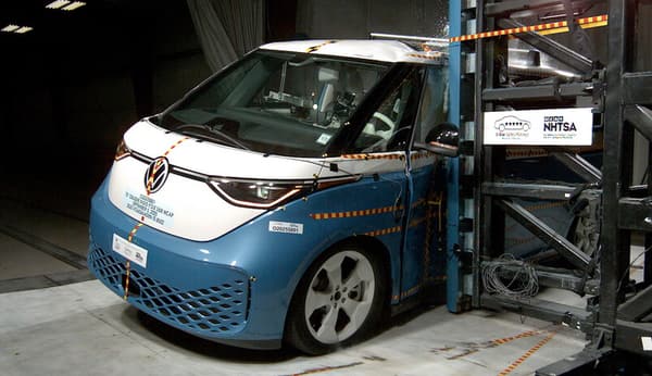 NHTSA Side pole test of the 2025 Volkswagen Id.Buzz