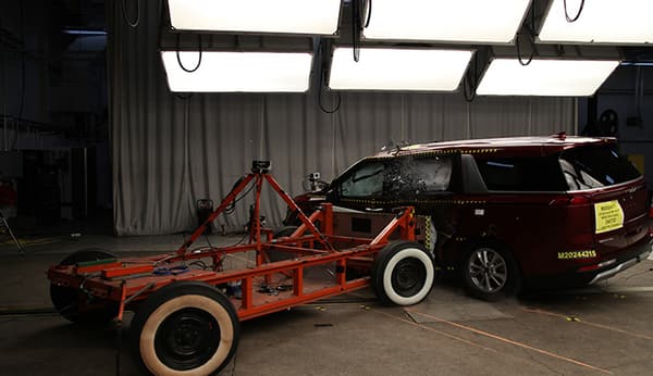 NHTSA Side impact test of the 2024 Kia Carnival
