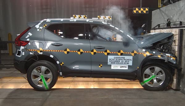 NHTSA Frontal impact test of the 2026 Volvo Xc40 MHEV