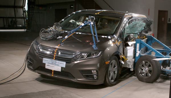 NHTSA Side impact test of the 2026 Honda Odyssey