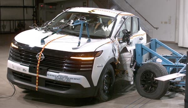 NHTSA Side impact test of the 2026 Nissan Kicks