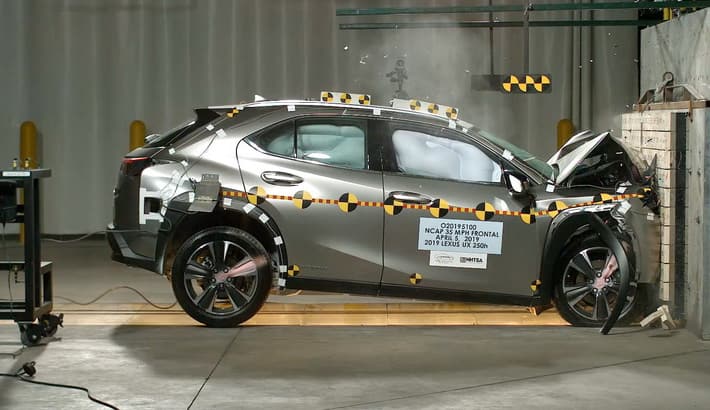 NHTSA crash test of the 2021 Lexus UX 200