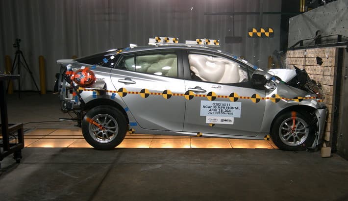 NHTSA crash test of the 2021 Toyota Prius