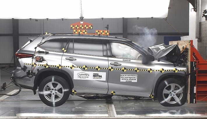 NHTSA crash test of the 2021 Toyota Highlander
