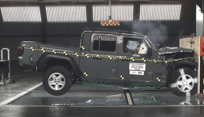 NHTSA crash test of the 2023 Jeep Gladiator