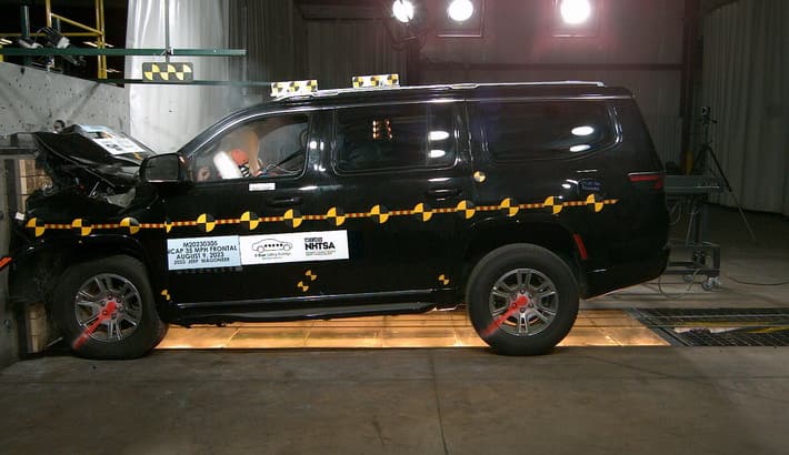 NHTSA crash test of the 2024 Jeep Wagoneer