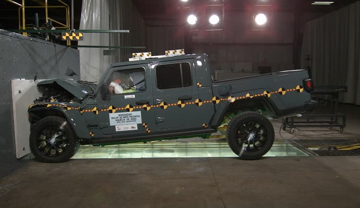 NHTSA crash test of the 2025 Jeep Gladiator