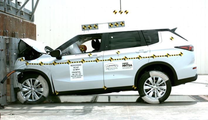 NHTSA crash test of the 2025 Mitsubishi Outlander
