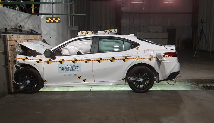 NHTSA crash test of the 2025 Toyota Camry