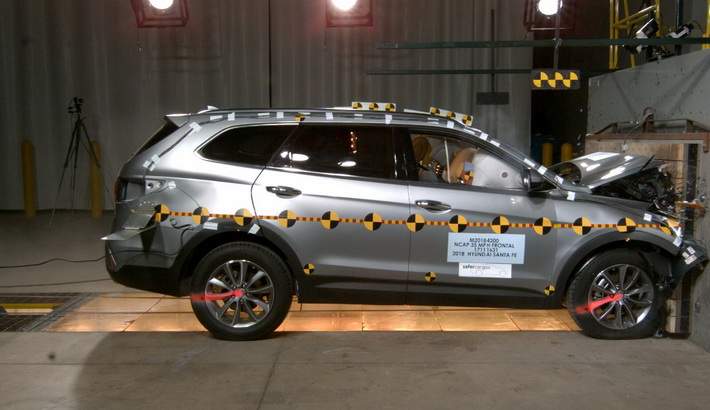 NHTSA crash test of the 2019 Hyundai Santa Fe Xl