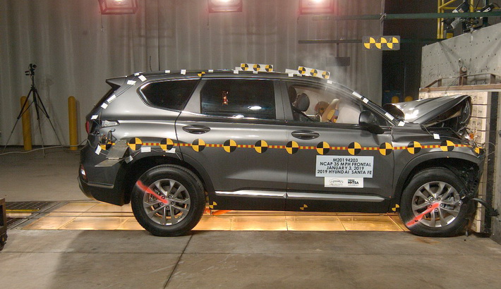 NHTSA crash test of the 2019 Hyundai Santa Fe