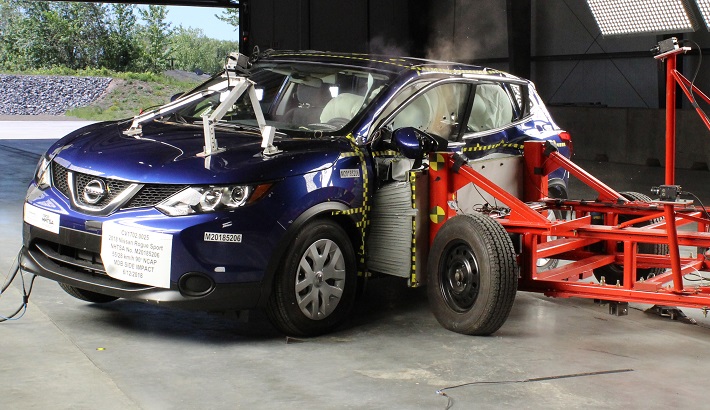 NHTSA Side impact test of the 2019 Nissan Rogue Sport