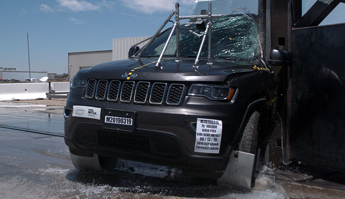 NHTSA Side pole test of the 2019 Jeep Grand Cherokee