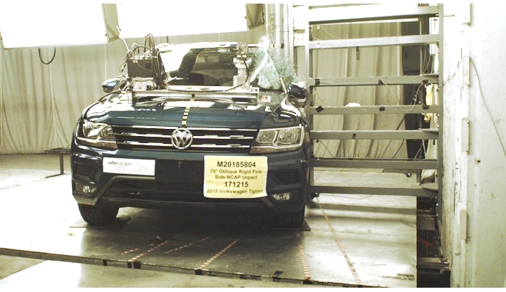 NHTSA Side pole test of the 2019 Volkswagen Tiguan