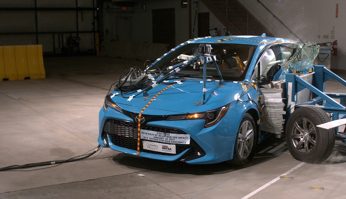 NHTSA Side impact test of the 2020 Toyota Corolla