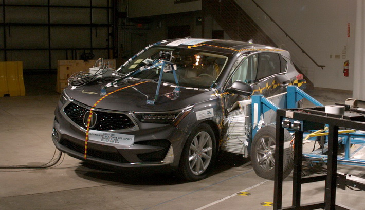 NHTSA Side impact test of the 2020 Acura Rdx