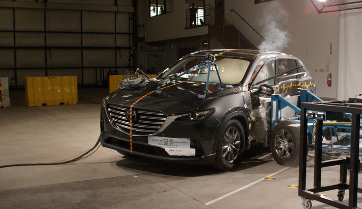 NHTSA Side impact test of the 2020 Mazda CX-9
