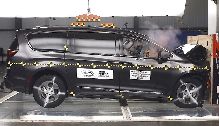 NHTSA crash test of the 2020 Chrysler Pacifica